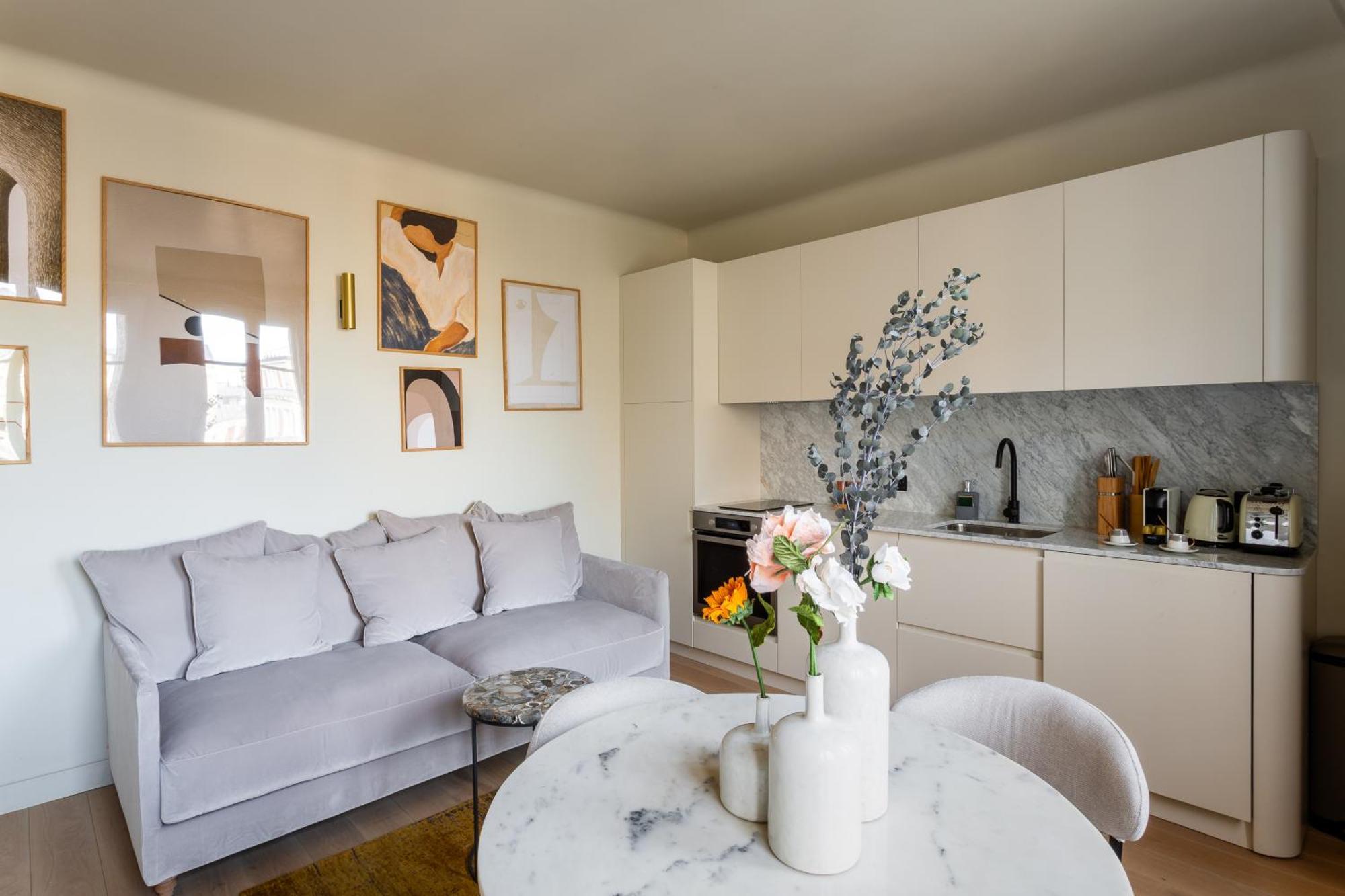 The Carla Suite Eiffel Tower View Париж Екстериор снимка