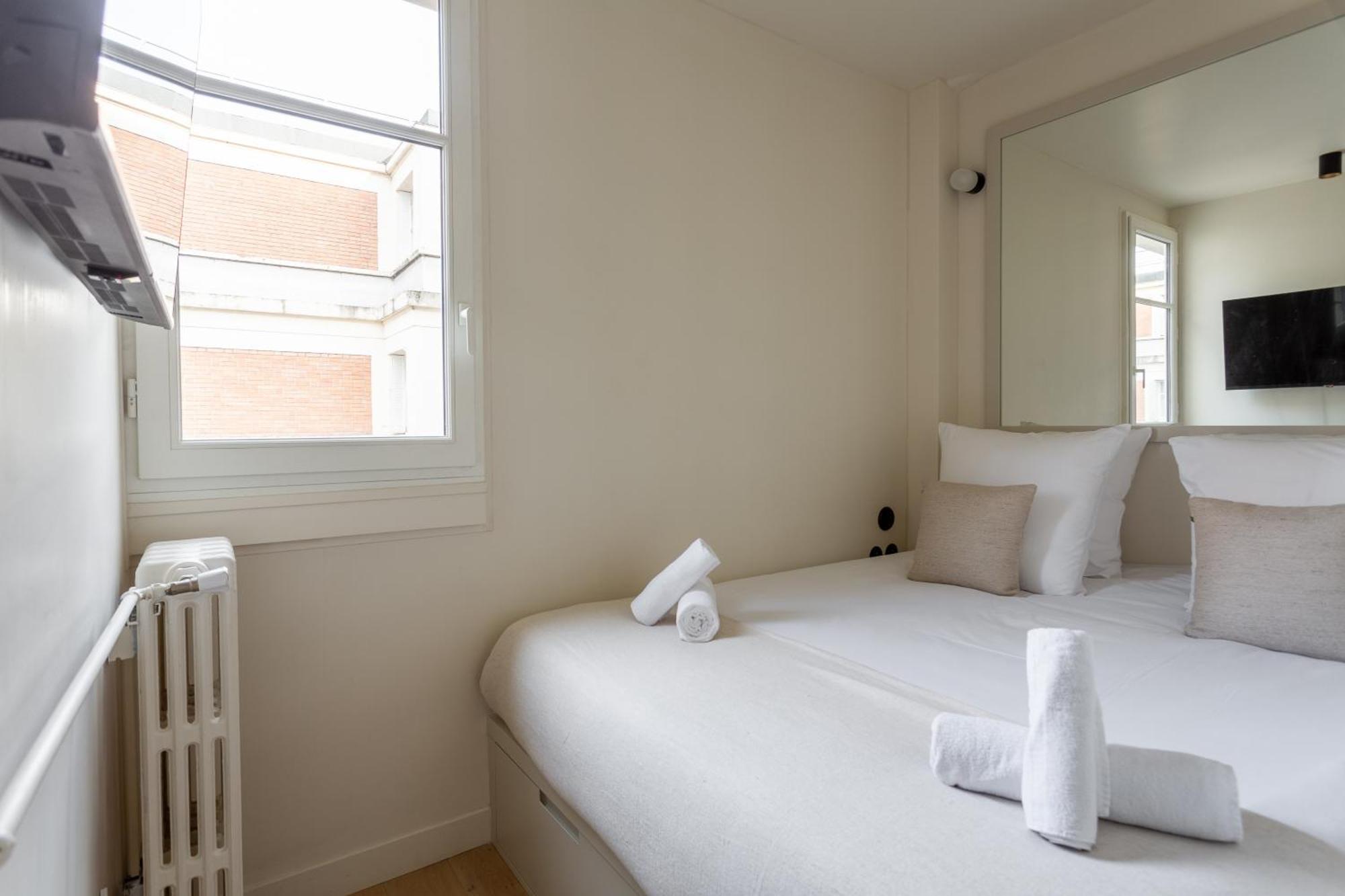 The Carla Suite Eiffel Tower View Париж Екстериор снимка
