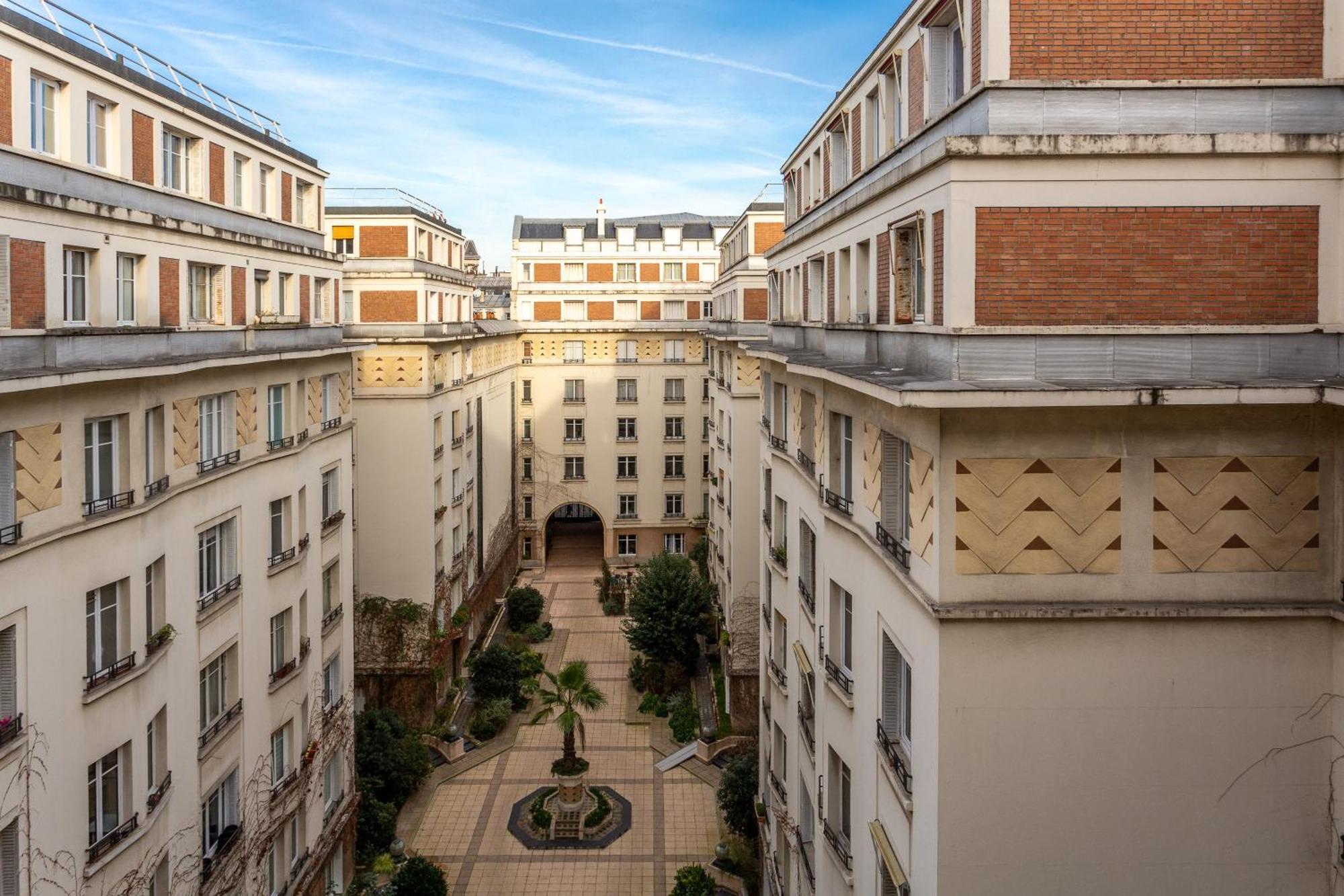 The Carla Suite Eiffel Tower View Париж Екстериор снимка