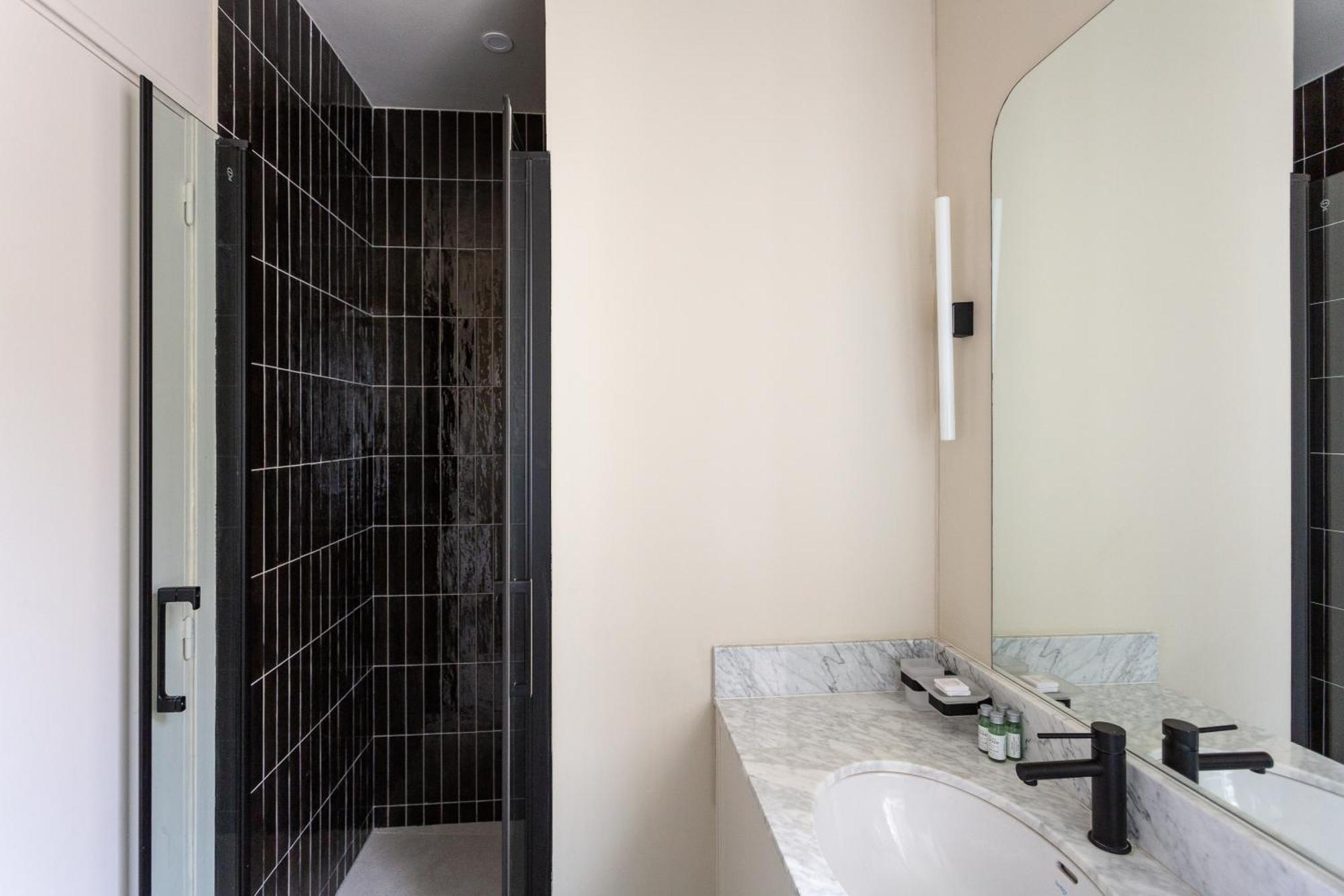 The Carla Suite Eiffel Tower View Париж Екстериор снимка
